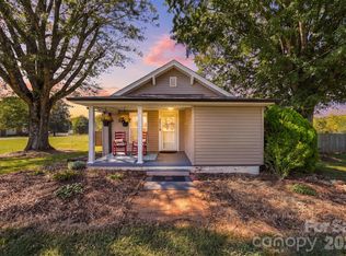 4021 Sulphur Springs Rd NE, Hickory, NC 28601