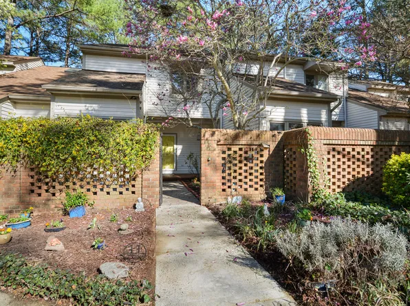 11 Bloomsbury Ct, Chapel Hill, NC 27517