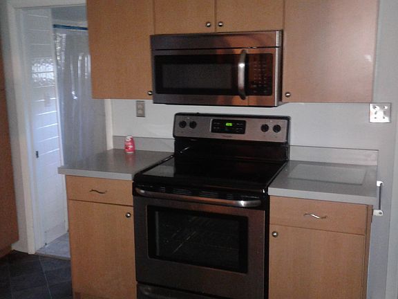 4th image of 242 Poplar St