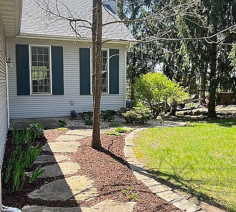 5th image of 60 Royal Wood Dr