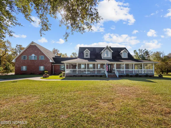 613 Piney Woods Road, Burgaw, NC 28425