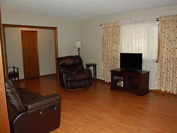 2nd image of 324 N Bentwood Dr