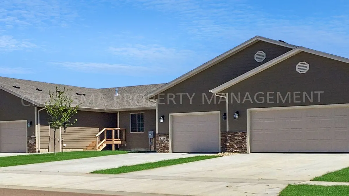 Building Photo - Horizon Properties