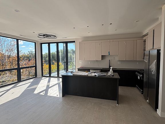 2nd image of 3001 W Cermak Rd #4R