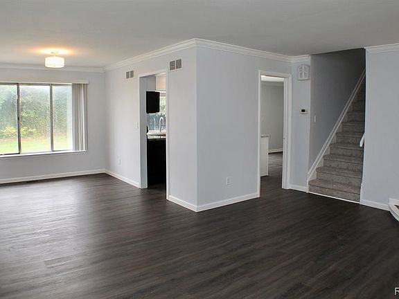 4th image of 9271 Caprice Dr