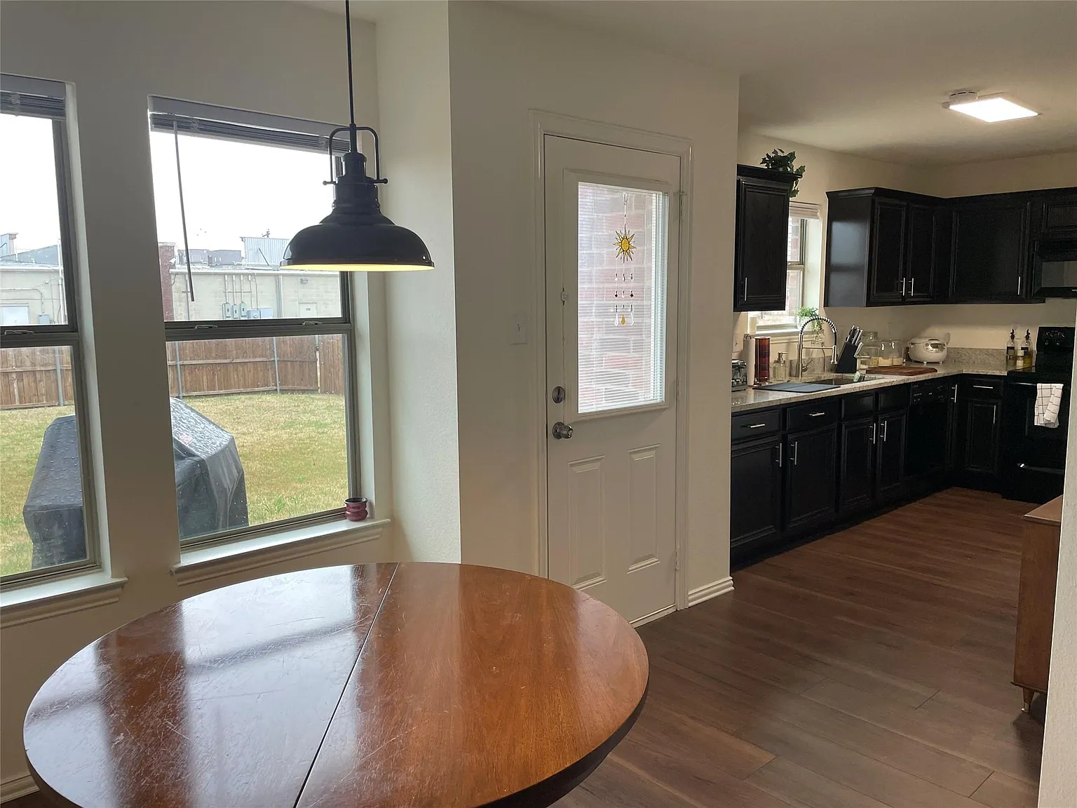 3 bed, 2.5 bath, 1346 sqft, $2,000 — Photo 4