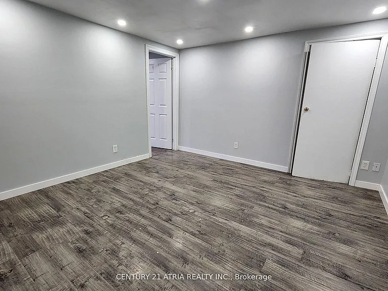 49 Lawrence Cres #BASEMENT — Photo 8