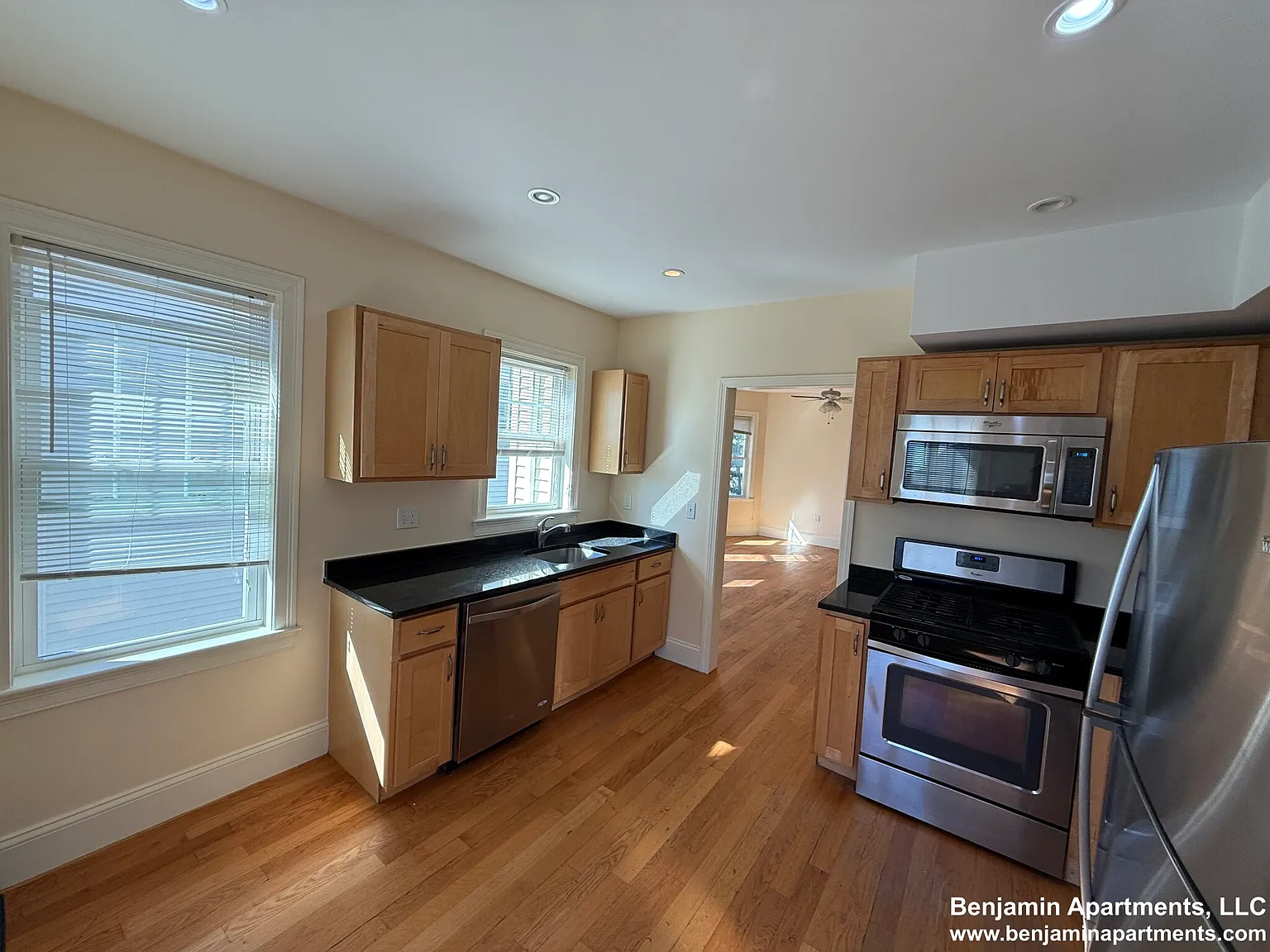 4 bed, 1500 sqft, $4,400 — Photo 2