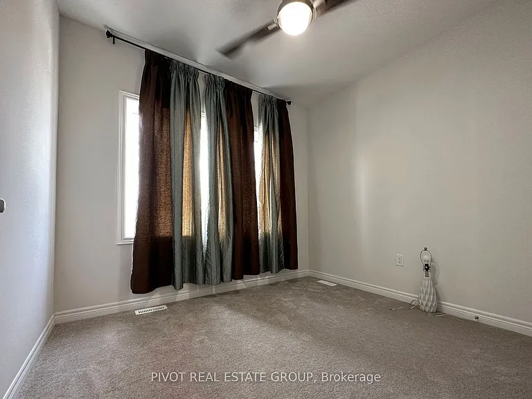 16 Littlewood Dr — Photo 2