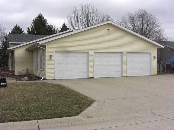 3 car garage 