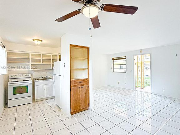 2nd image of 1401 Grant St APT 3