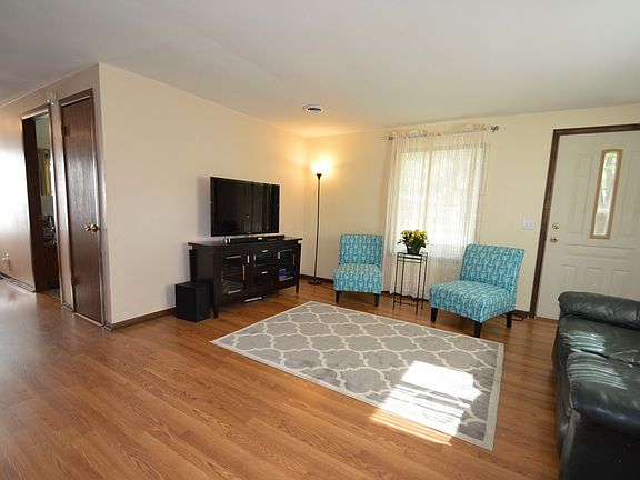 3rd image of 1024 Maple Ave