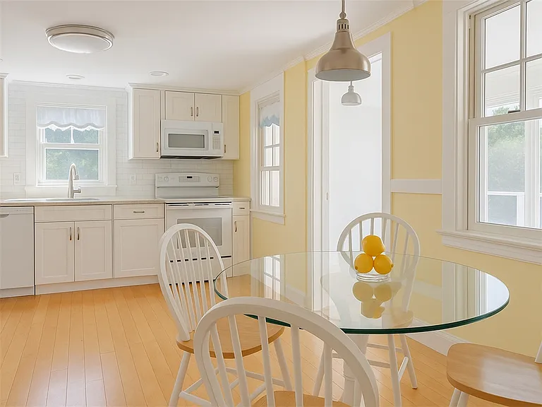 113 Renfrew Ave — Photo 3