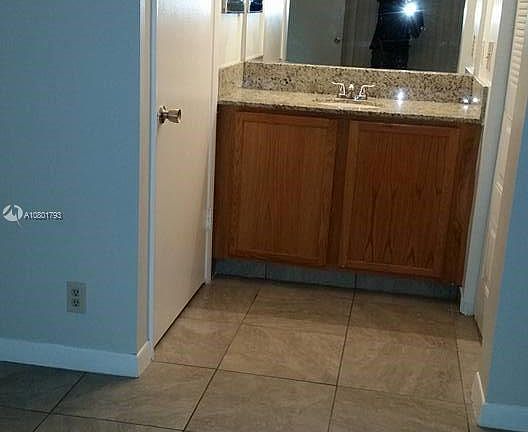 4th image of 700 Executive Center Dr APT 33