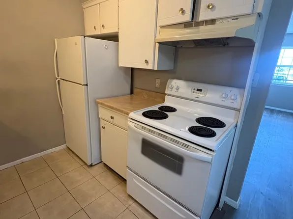 Glenwood Plaza Apartments, 917 S Mission St #1, Sapulpa, OK 74066