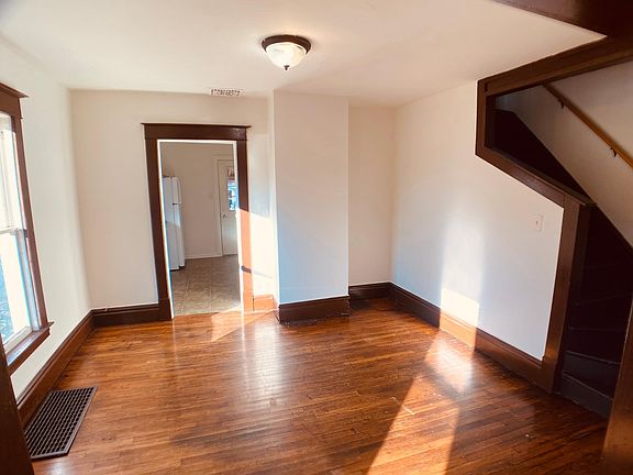 4th image of 221 Carrier St NE
