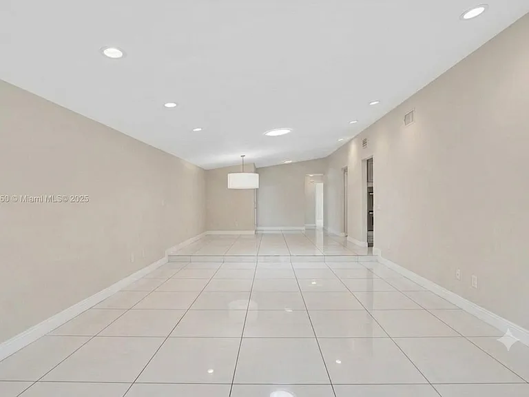 616 NE 195th St — Photo 32