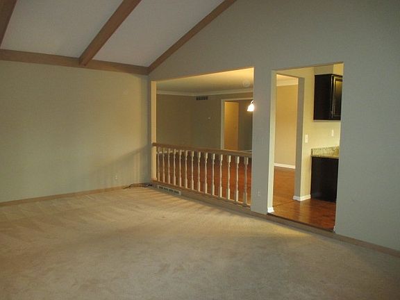 3rd image of 6633 Woodcrest Dr