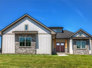 17417 Aurora Dr, Clive, IA 50325