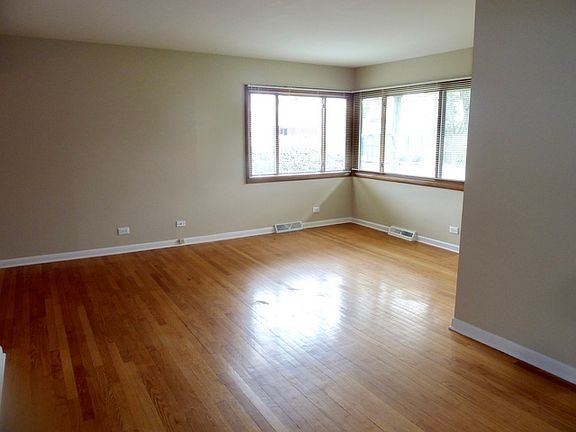 3rd image of 34455 N Lake Shore Dr