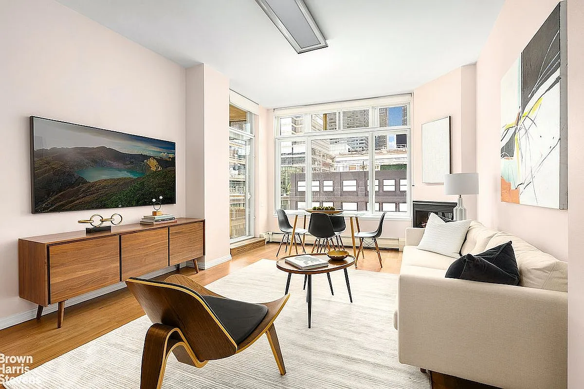 205 E 59th St APT 8B photo 1