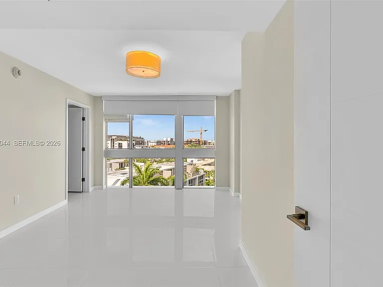 9901 E Bay Harbor Dr #803 — Photo 9