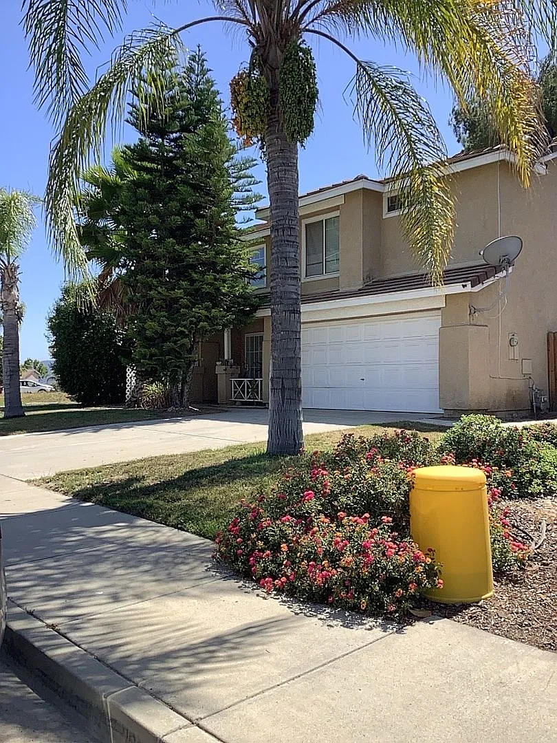 A MustSee TwoStory Home in Central Murrieta — Photo 2