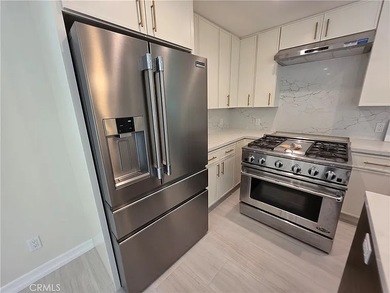 10849 N Swinton Ave — Photo 6