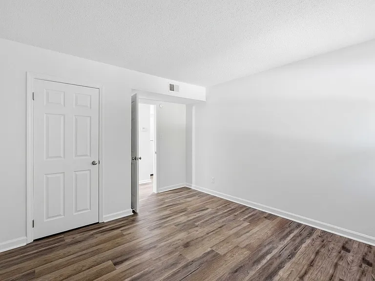 308 W Trinity Ave — Photo 24