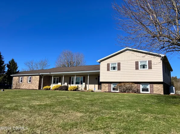 17 Hilltop Acres Ln, Berwick, PA 18603