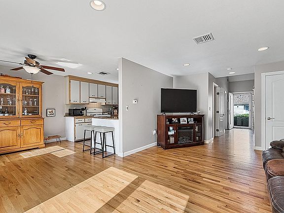 4th image of 344 Elm St Unit 49