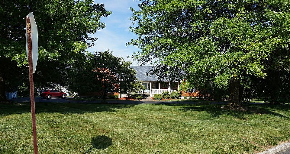 2nd image of 501 Standish Pl