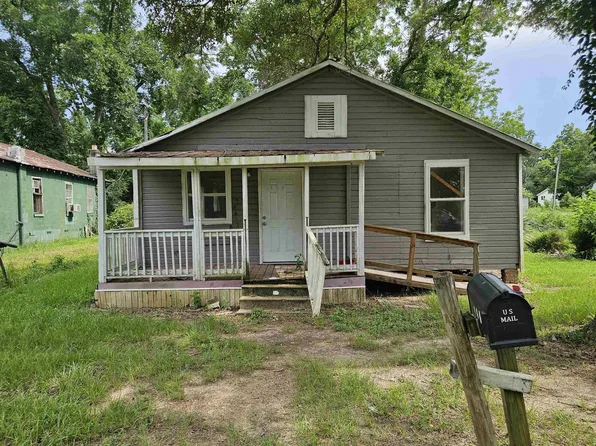 165 Malaga St NE, Pelham, GA 31779
