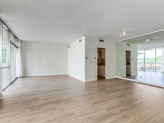 4th image of 6211 W Northwest Hwy APT 304