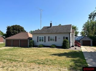 505 E 2nd St, Delavan, MN 56023
