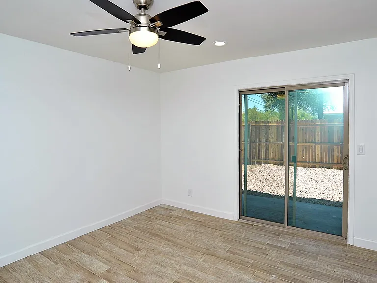 3302 E Presidio Rd — Photo 10