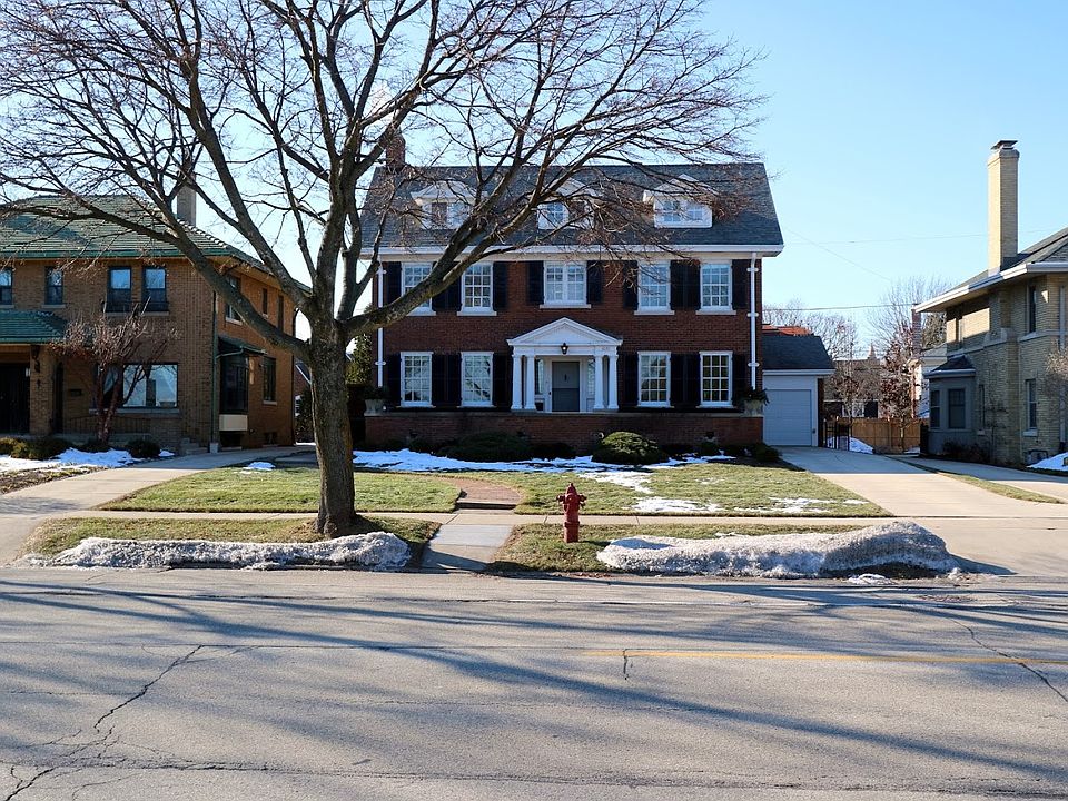 1st image of 4049 N Lake Dr