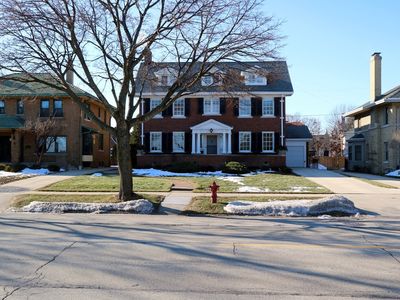 4049 N Lake Dr, Shorewood, WI, 53211