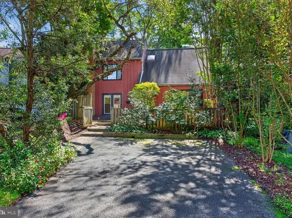10903 Knights Bridge Ct, Reston, VA 20190