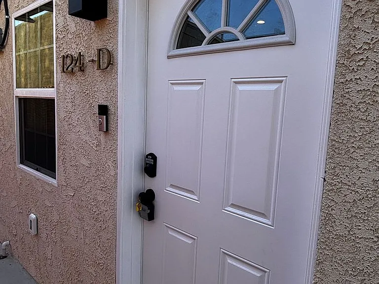 124-126 S Marengo Ave #124-D — Photo 2