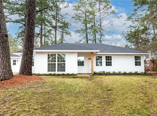715 Lakeshore Dr, Pineville, LA 71360