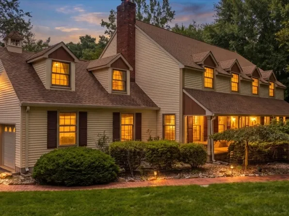 11 Cambridge Dr, Clinton Twp., NJ 08801