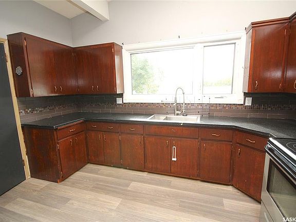 3rd image of 303 River Heights Dr