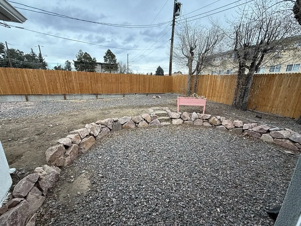 2 bed, 1000 sqft, $1,400 — Photo 3