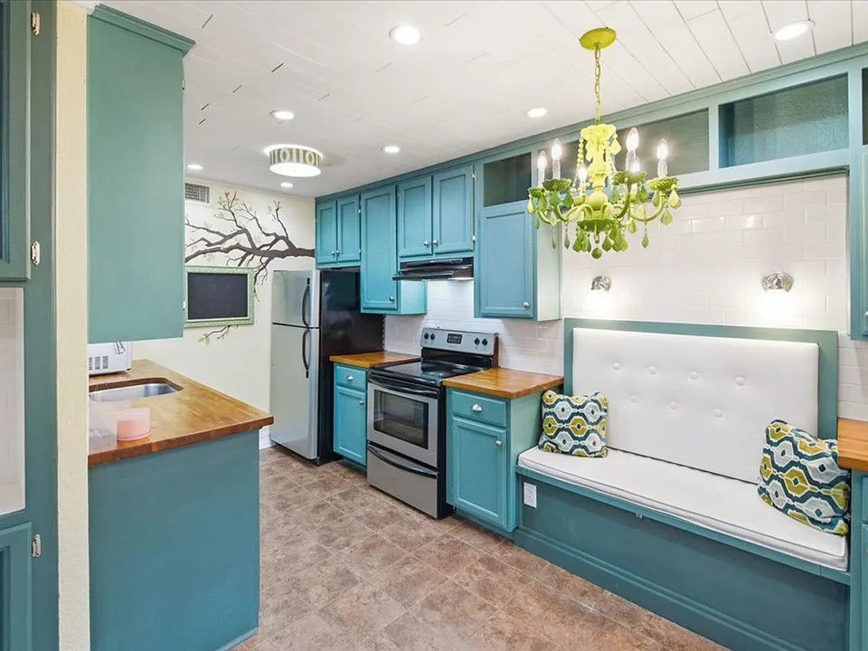 1214 Baylor Ave #110