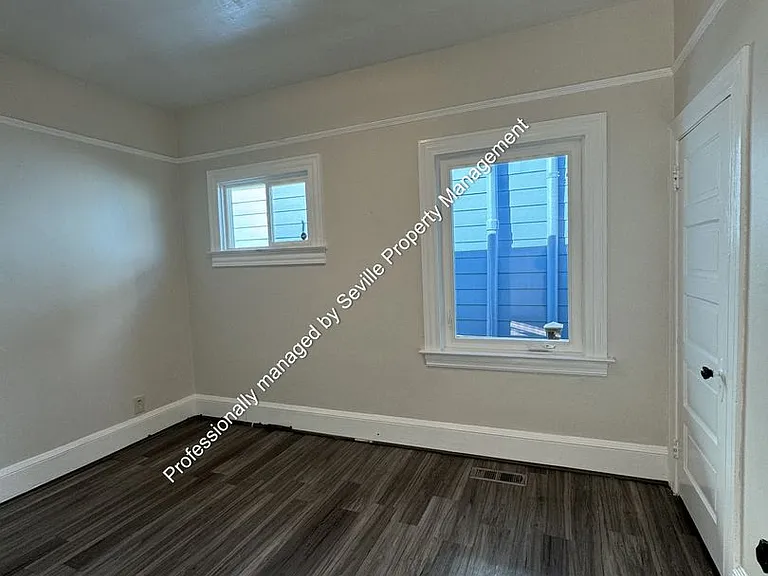 6525 Herzog St — Photo 37