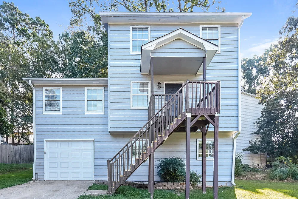 3 bed, 2.0 bath, 1364 sqft, $1,945 — Photo 1