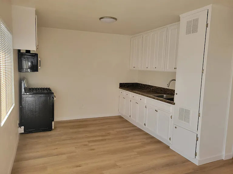 6101 Makee Ave #B — Photo 8