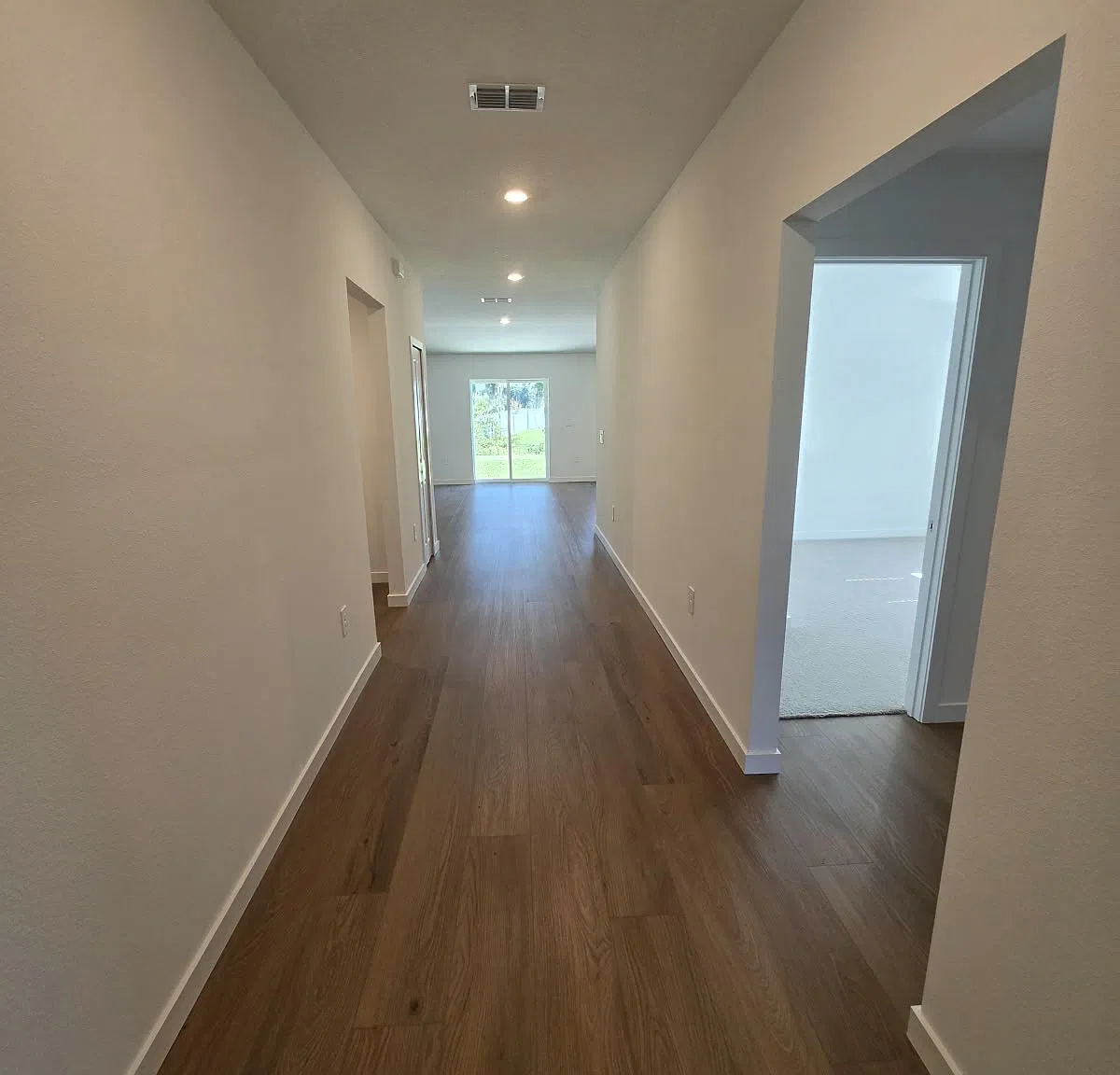 3 bed, 1843 sqft, $2,095 — Photo 3