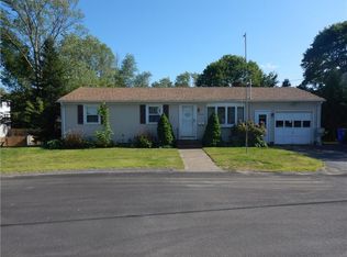 17 Ledgemont Ct, West Warwick, RI 02893